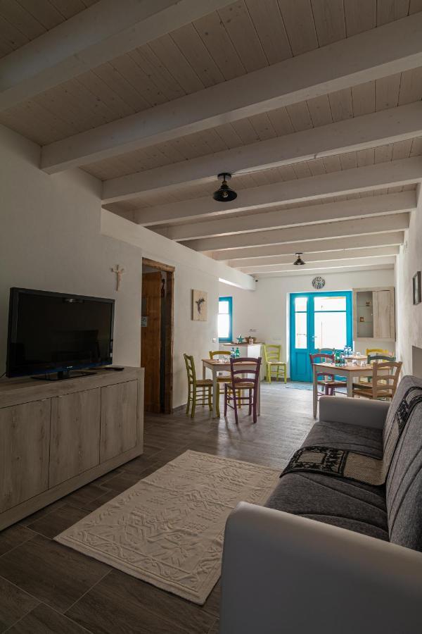 La Vecchia Dimora Bed & Breakfast Marrubiu Bagian luar foto