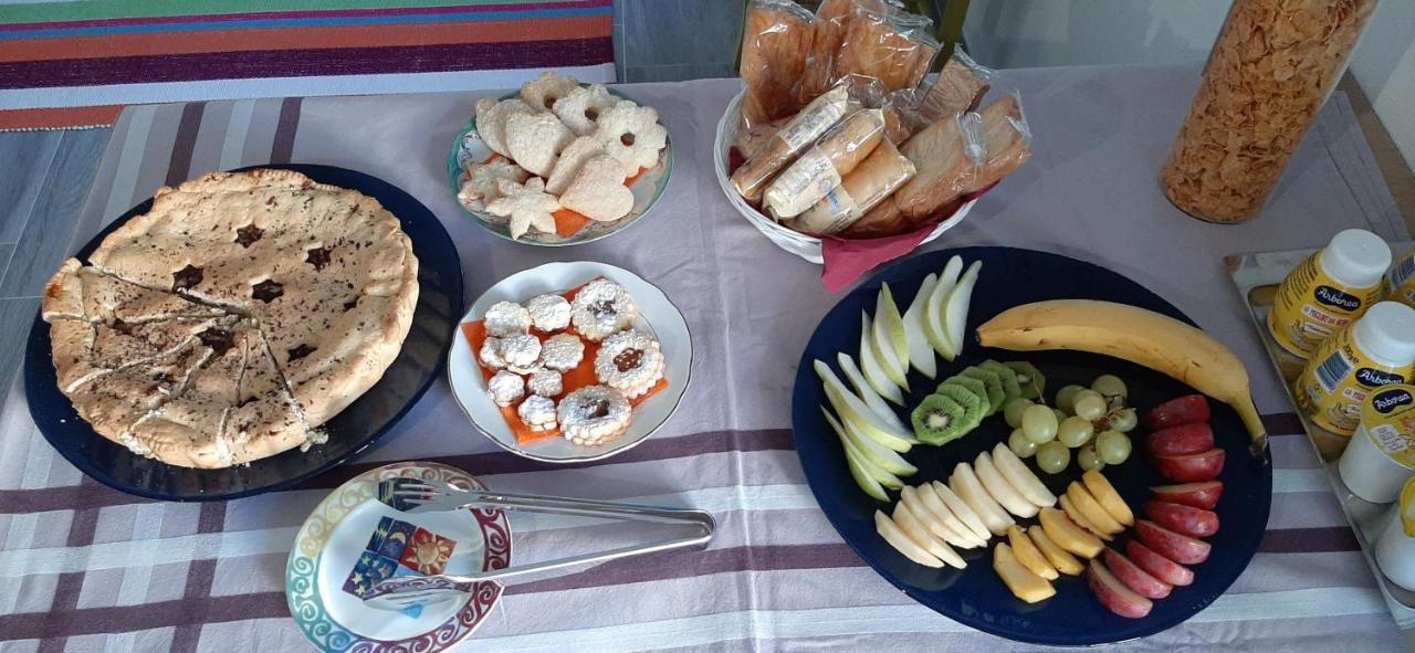 La Vecchia Dimora Bed & Breakfast Marrubiu Bagian luar foto